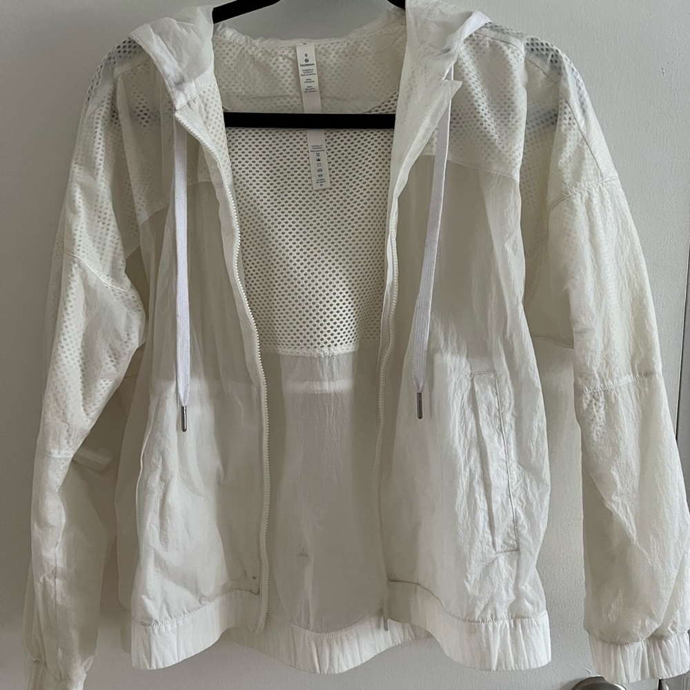 Lululemon white windbreaker size 6